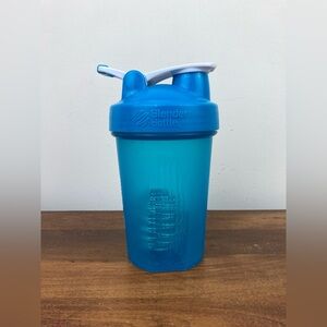 Blender Bottle Teal And White Shaker Bottle 12 oz Shaker Included Pre Owned